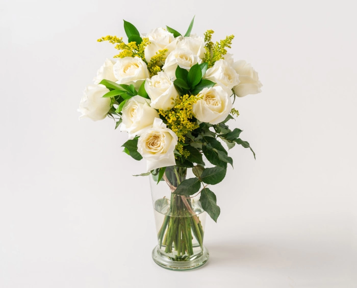 Arranjo de 14 rosas brancas